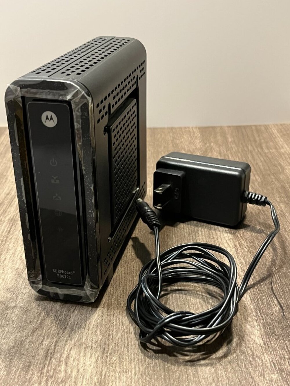 Motorola SURFboard SB6121 DOCSIS 3.0 High-Speed Cable Modem w/ Power Cord